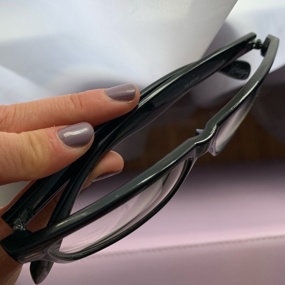 Accessory Glasses (non-prescription) - Picture 2 of 3